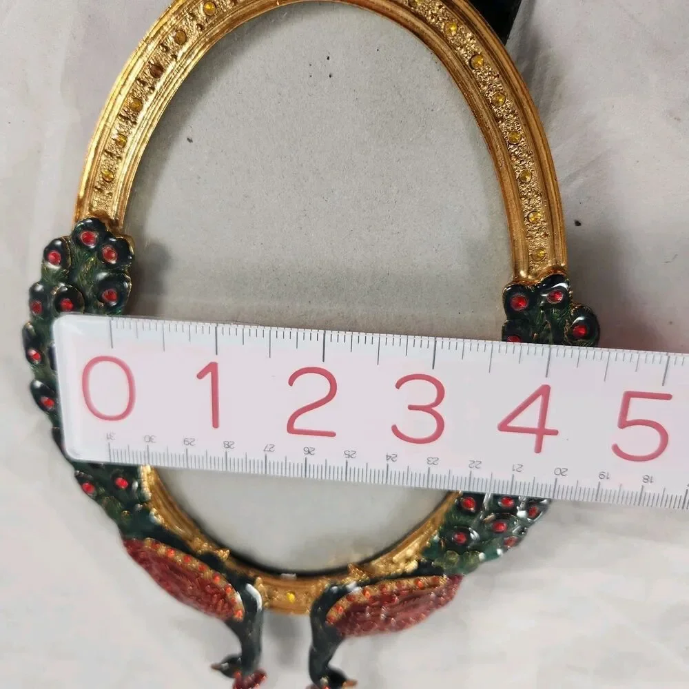 Unbranded ornate only holds